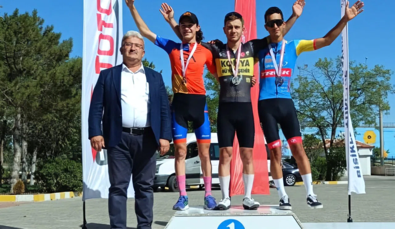 Konya Büyükşehir'in bisiklette yıldızı parlıyor