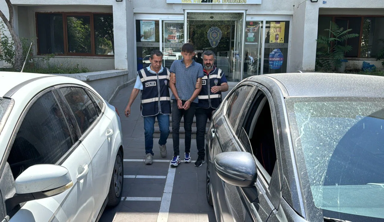 Daha 18 yaşında ama dedesini bıçakladı acı haber geldi...