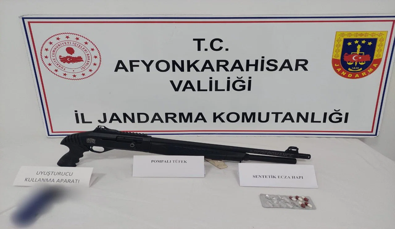 Jandarma uyuşturucu tacirlerine geçit vermedi!