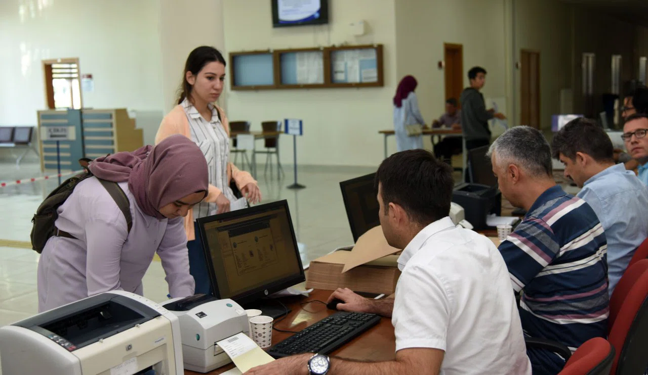 Sınavsız ikinci üniversite kayıtları devam ediyor! İşte son başvuru tarihi...