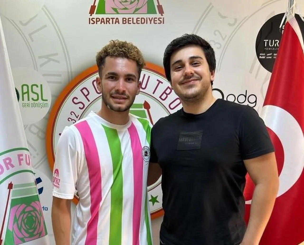 Konyaspor'da bir ayrılık daha! 2. Lig ekibine imza attı