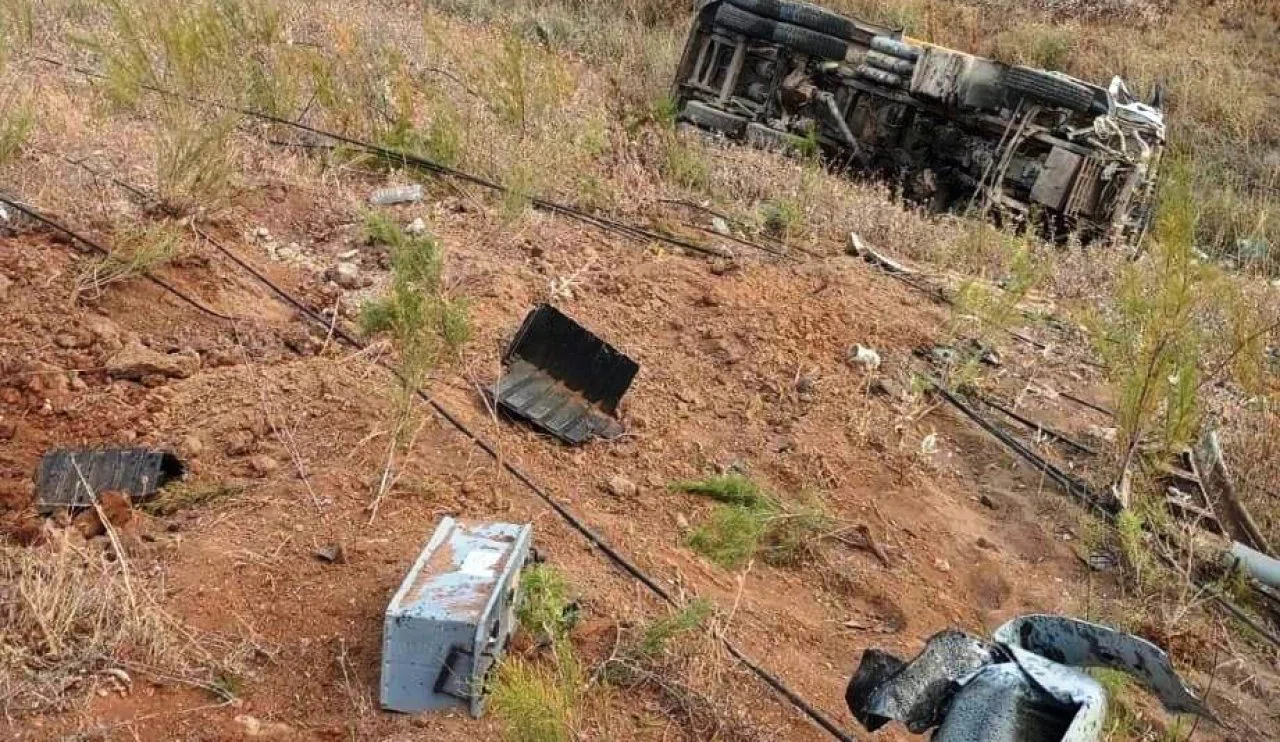 Konya'da kamyon devrilerek, yuvarlandı! Yaralılar var...