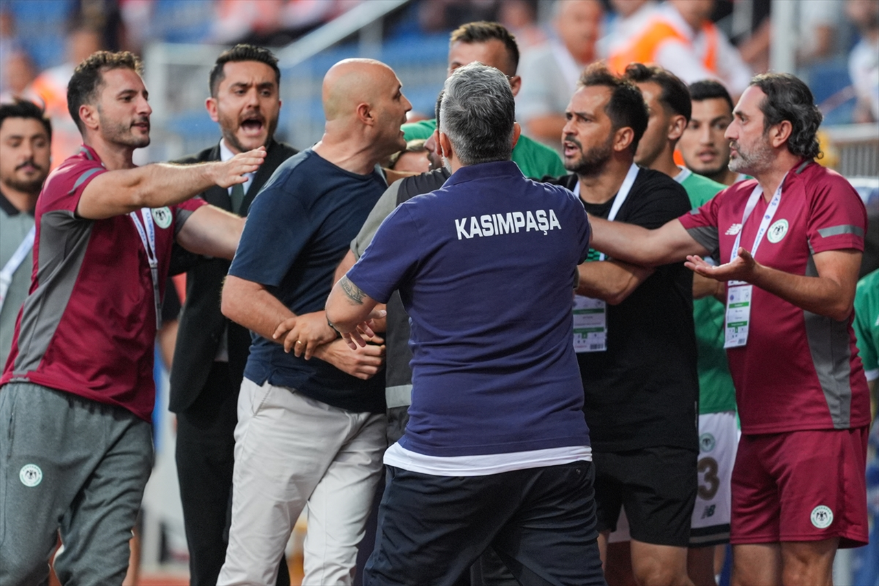 Konyaspor maçında atılan Kasımpaşa'nın hocası hem tehdit hem de hakarette bulunmuş!