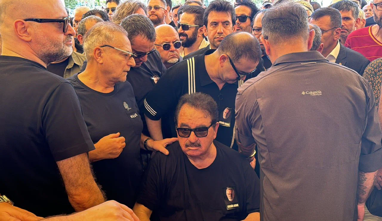 Aydemir Akbaş'ın cenazesinde arbede yaşandı! İbrahim Tatlıses'in zor anları...