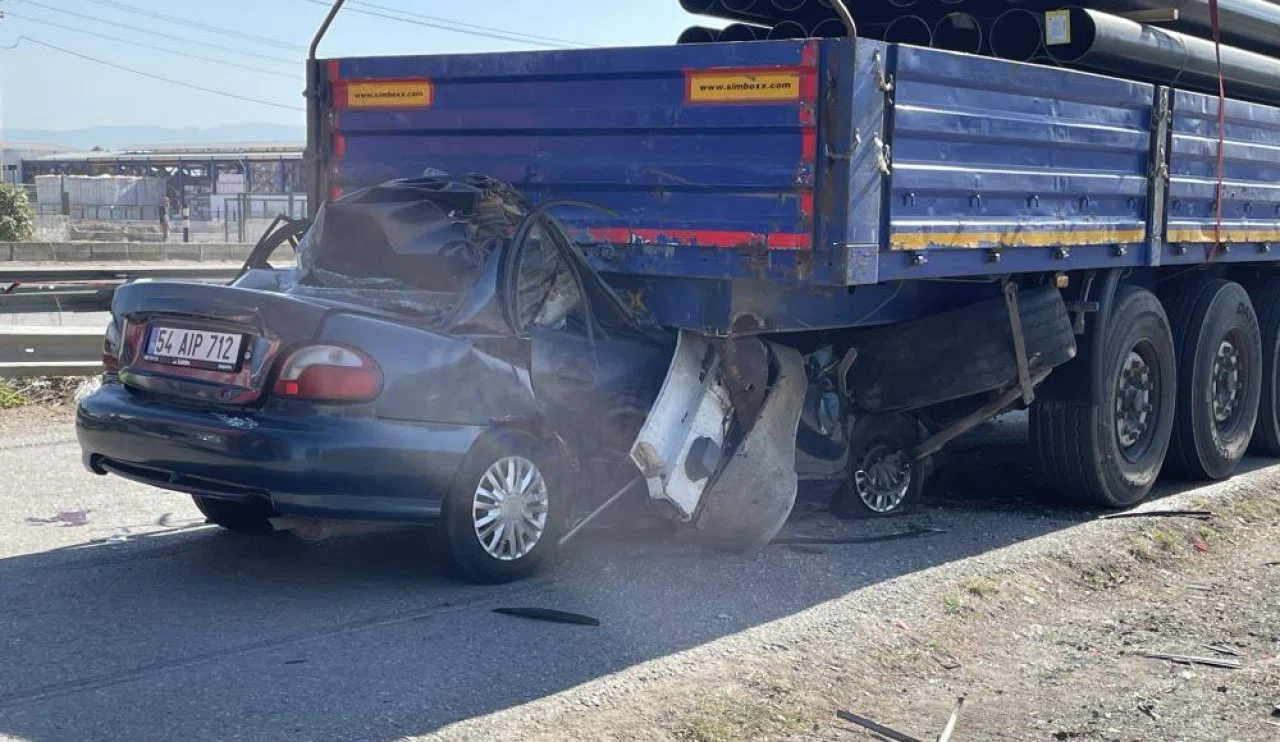 Tıra ok gibi saplandı!