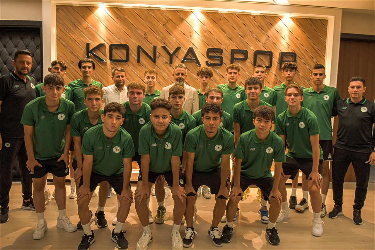 Konyaspor Başkanı Ömer Korkmaz’dan genç oyunculara jest