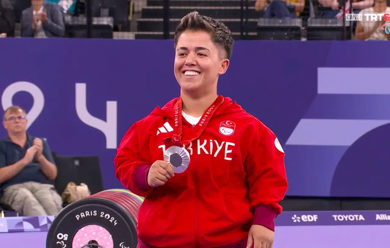 Meramlı Besra Duman, Olimpiyat'ta tarih yazdı! Başkan Kavuş'tan tebrik