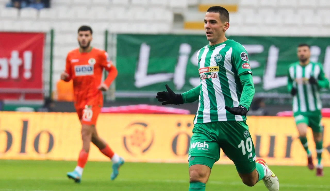 Konyaspor'un eski 10 numarası, yeni takımına imza attı