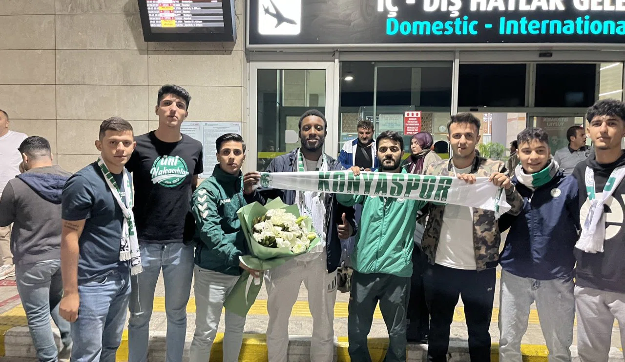 Konyaspor'un yeni stoperi imza için Konya'da