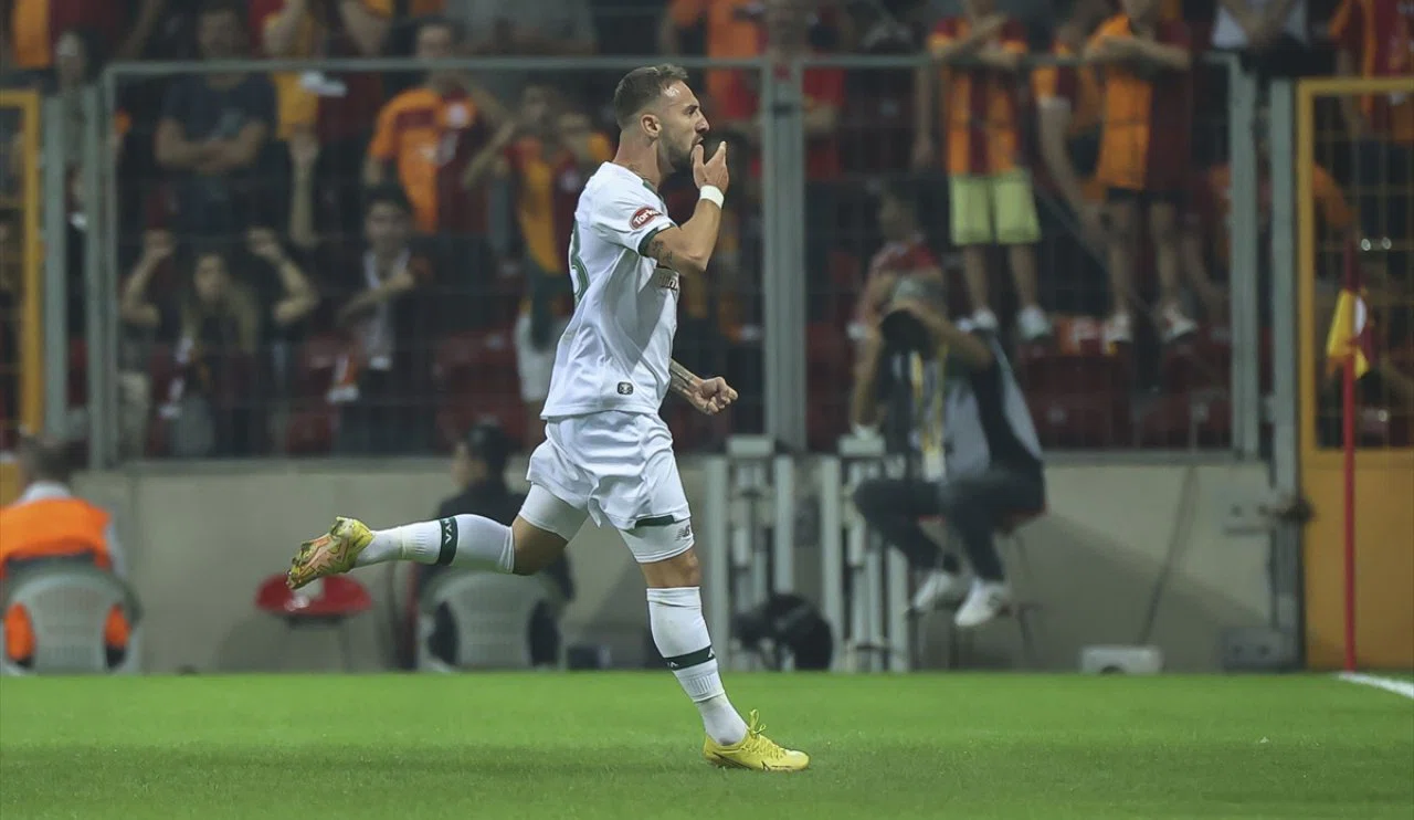 Eski Konyasporlu oyuncunun Süper Lig ekibine transferi yetişmedi! Saatlerle yarış vardı