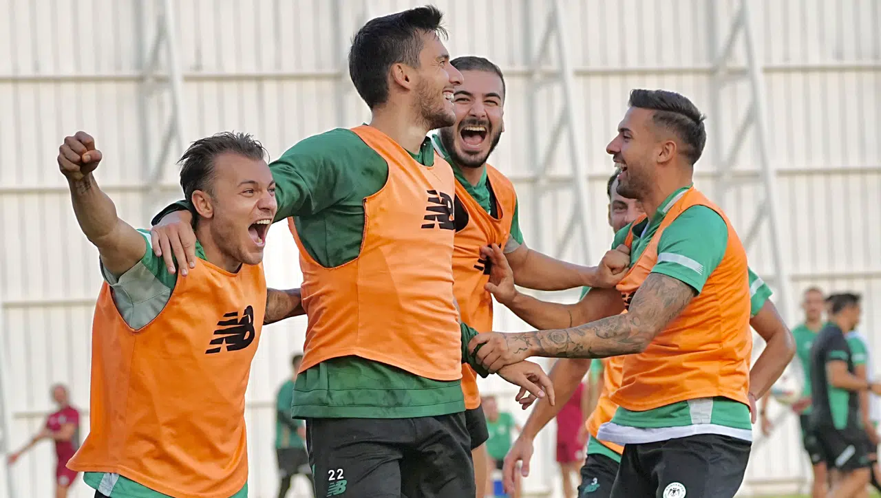 Konyaspor'da Sivasspor maçı öncesi neşeli idmanlar