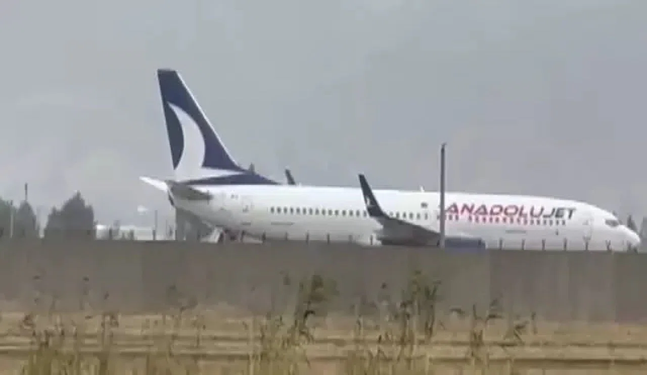 Son Dakika: Uçak pistten çıktı! İçinde belediye başkanı da var...