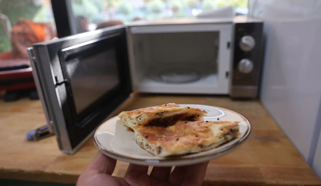 Mikrodalga fırın ve airfryer kullanıyorsanız dikkat! Gıda zehirlenmesi yaşayabilirsiniz...