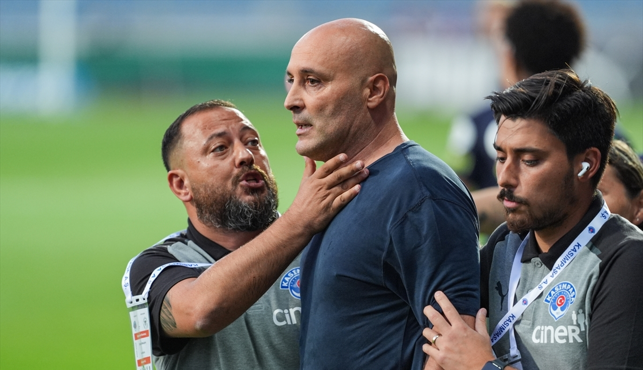 Konyaspor maçında aldığı cezanın pişmanlığını yaşıyor! “Kenarda olsam farklı olurdu”