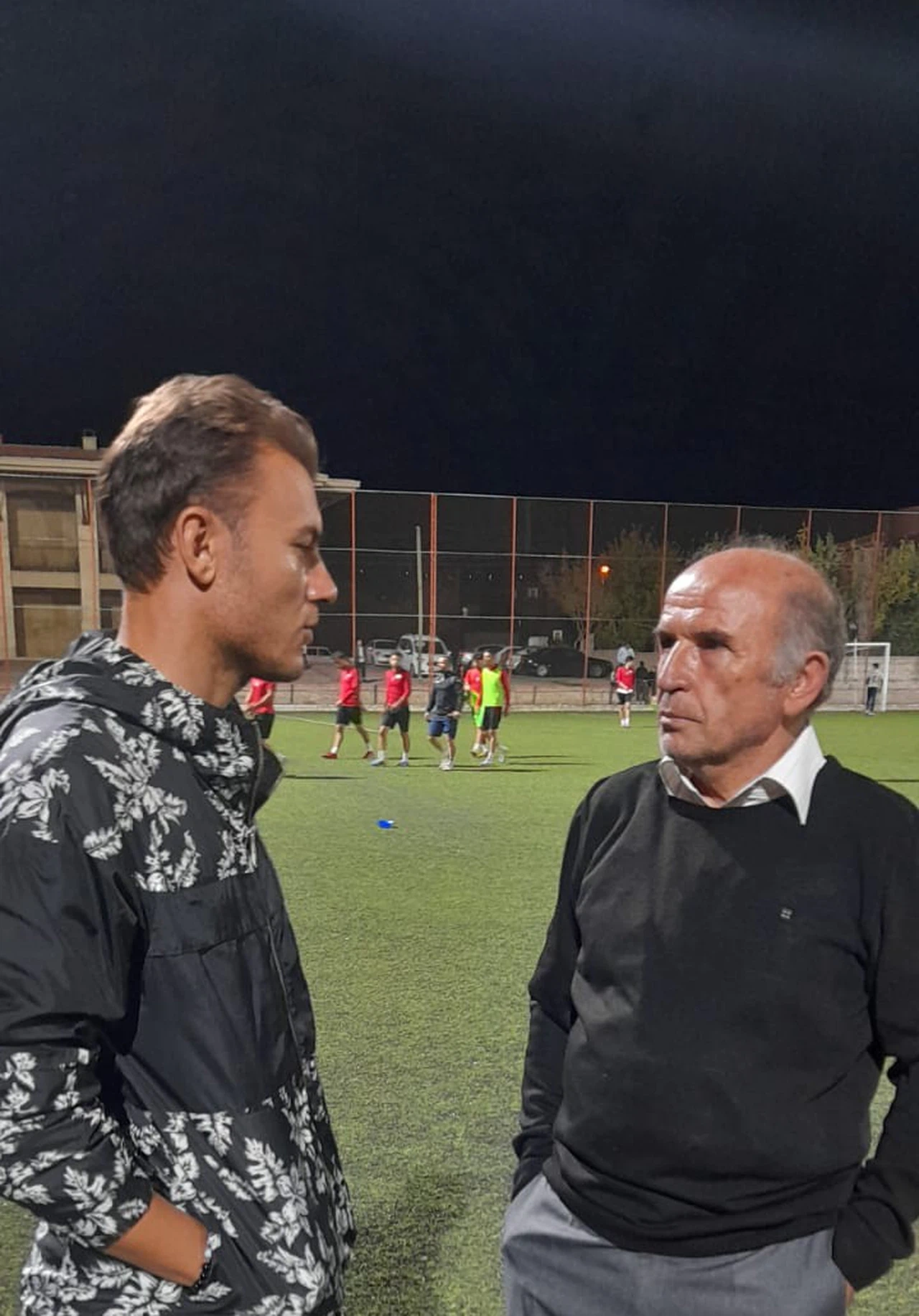 Konyasporlu Yusuf Erdoğan'dan sürpriz ziyaret! Amatör takımın idmanını izledi