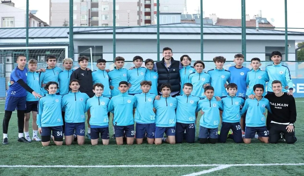 Konyasporlu yıldızlardan sürpriz ziyaret