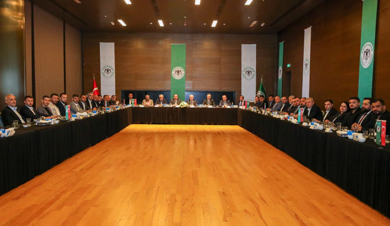 Konyaspor'dan kritik toplantı sonrası resmi açıklama! Tek vücut olarak şehrimizin gücünü gösterdik