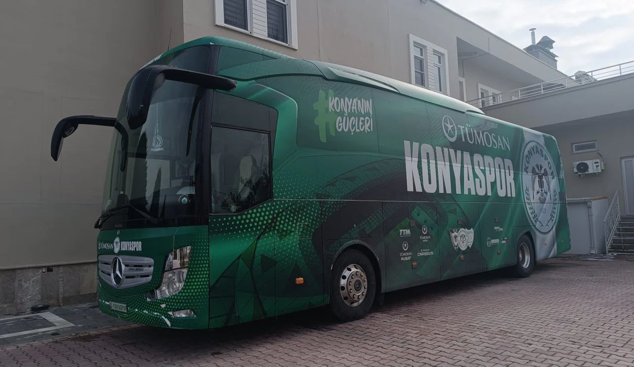 Konyaspor kafilesi, otobüsle Adana'ya gidiyor