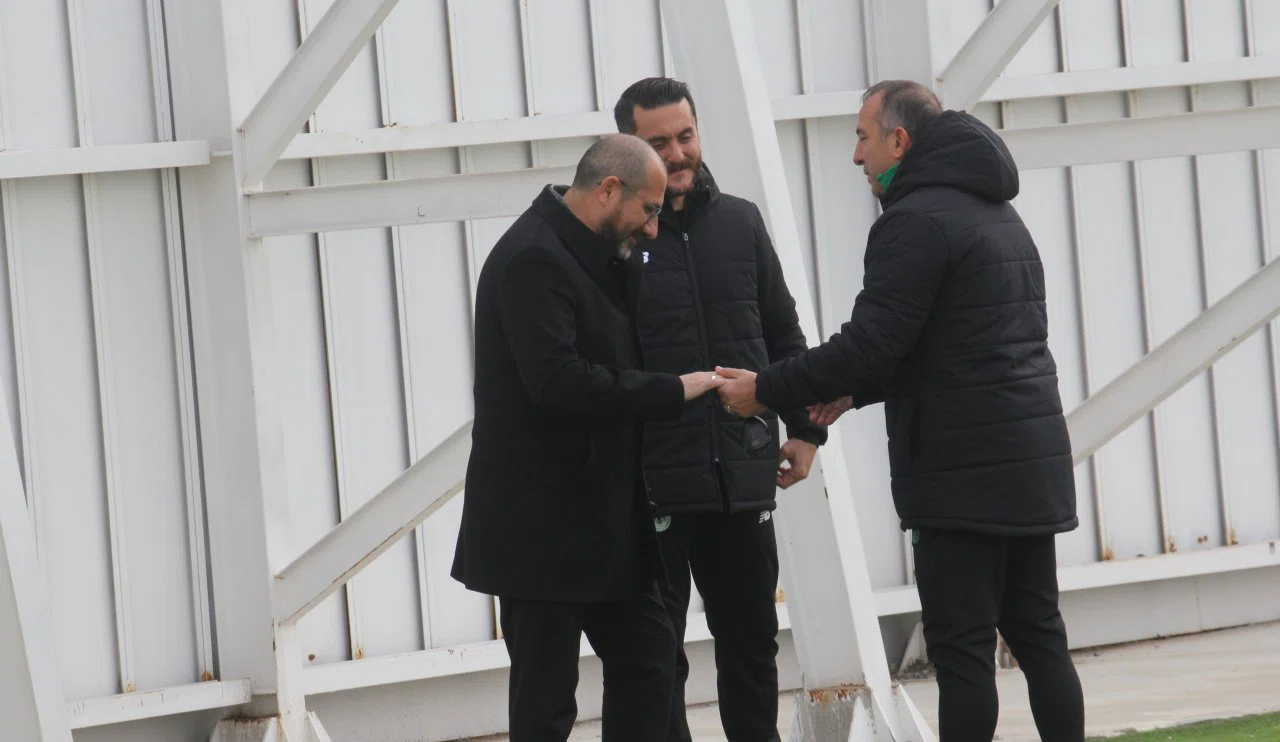 Konyasporlu yöneticilerden antrenman çıkarması! Teknik heyet ile görüştüler