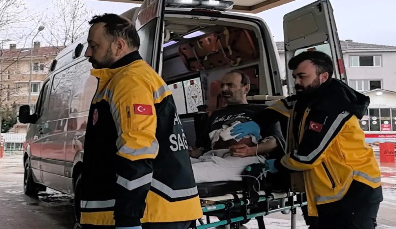 Oğul babasını bıçakladı, sonra yardım çağırdı