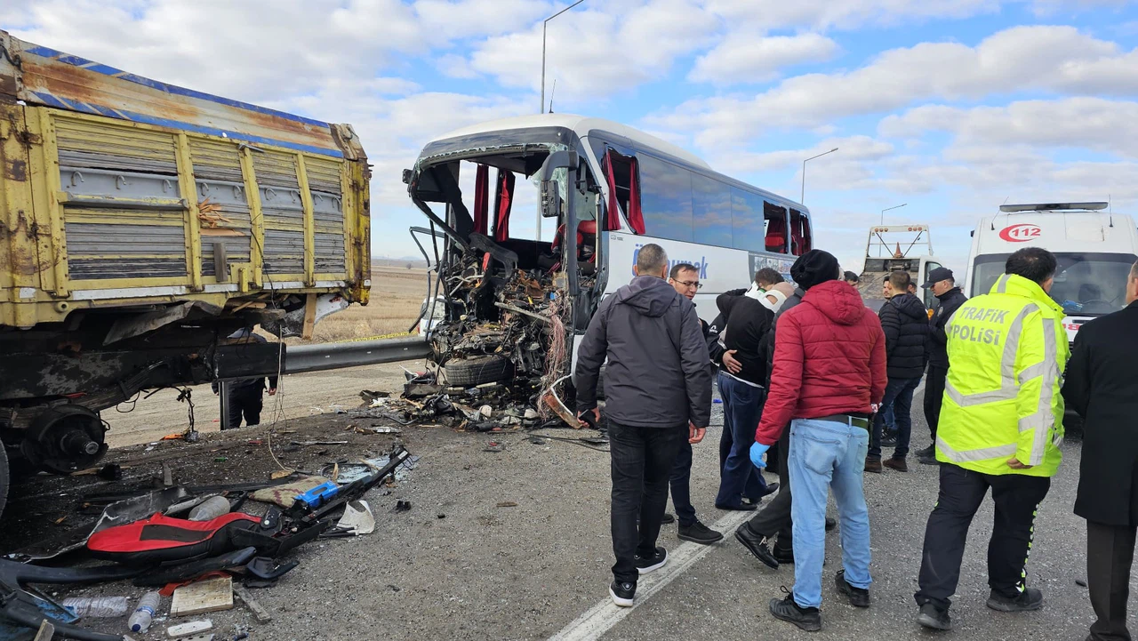 Konya'daki yolcu otobüsü kazasında İzmir'den gelen sporcular da yer alıyordu! Kahreden haber geldi