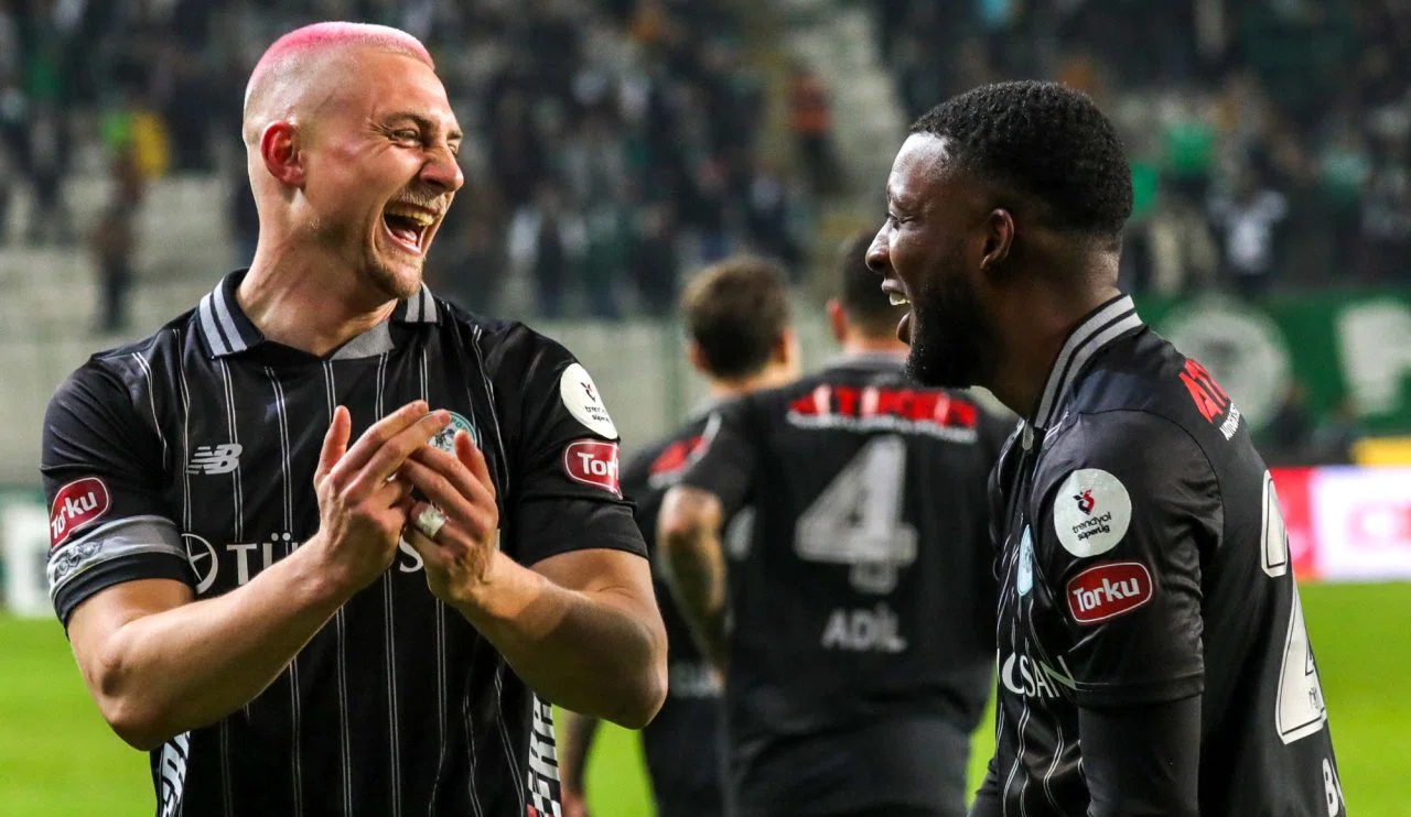 Konyaspor'un golcüsünden yıldızlaştığı maç sonrasında sokak köpekleri için çağrı