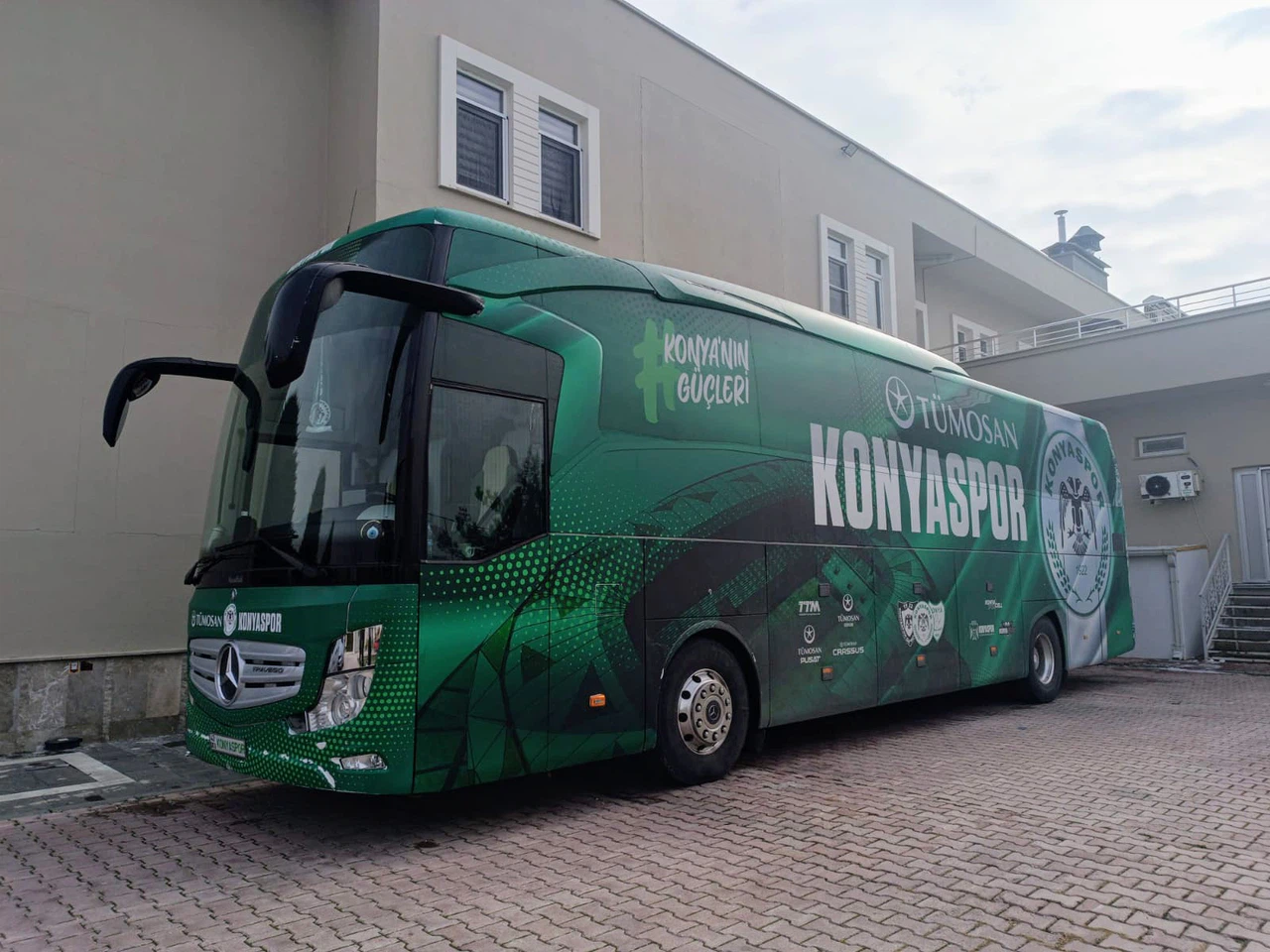 Konyaspor kritik maç için yola çıkıyor