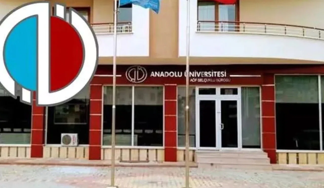 Anadolu Üniversitesi'nin Açıköğretim Fakültesi büroları kapatılıyor