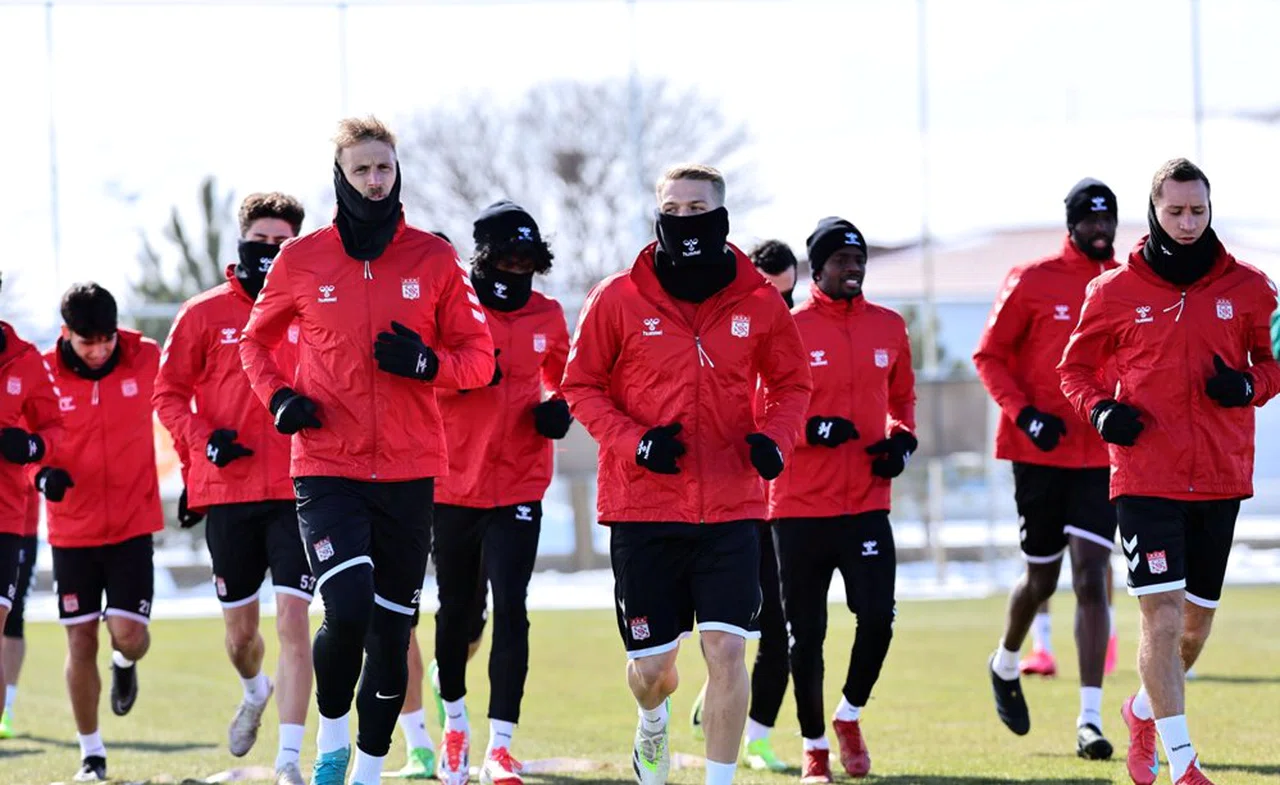 Sivasspor, Konyaspor maçına odaklandı! Ömer Erdoğan'dan uyarılar