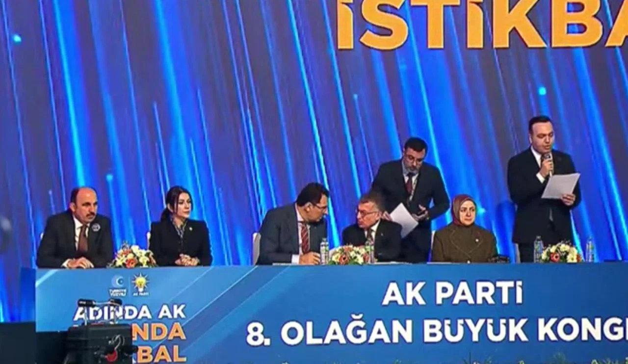AK Parti Kongresi’nde divan koltuğuna Uğur İbrahim Altay oturdu!