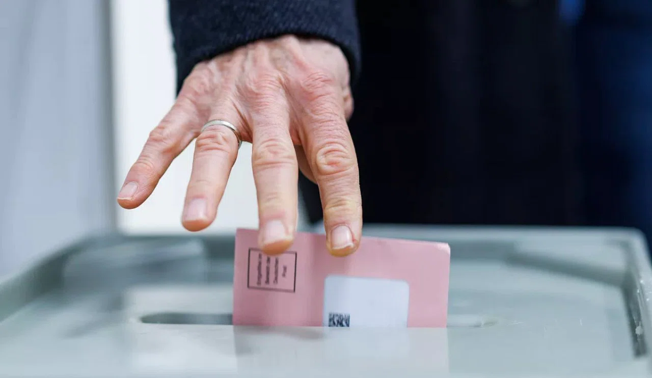 Almanya seçimlerinde büyük sürpriz!