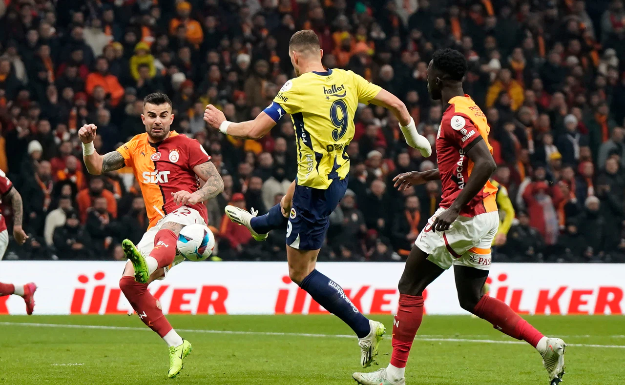 Galatasaray - Fenerbahçe derbisi sona erdi!  Derbide tüm detaylar