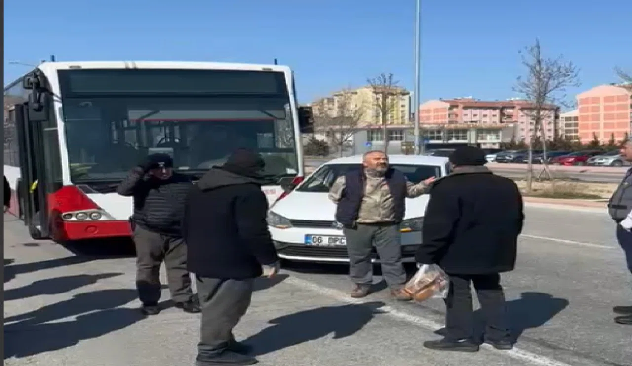 "Aracımı çekmem!" deyip otobüsün önüne kırdı! Konya'da gerginlik yaratan sürücü kamerada