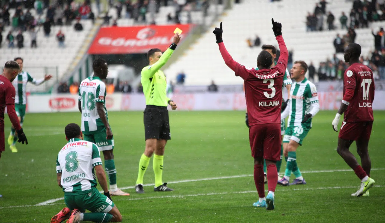 Konyaspor - Trabzonspor maçında 15 isim ceza sınırında