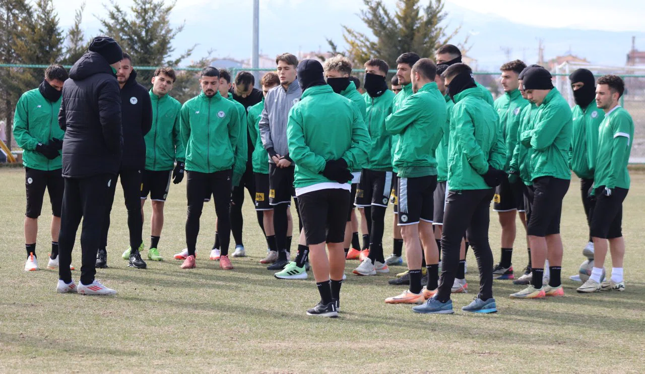 1922 Konyaspor, lidere bileniyor