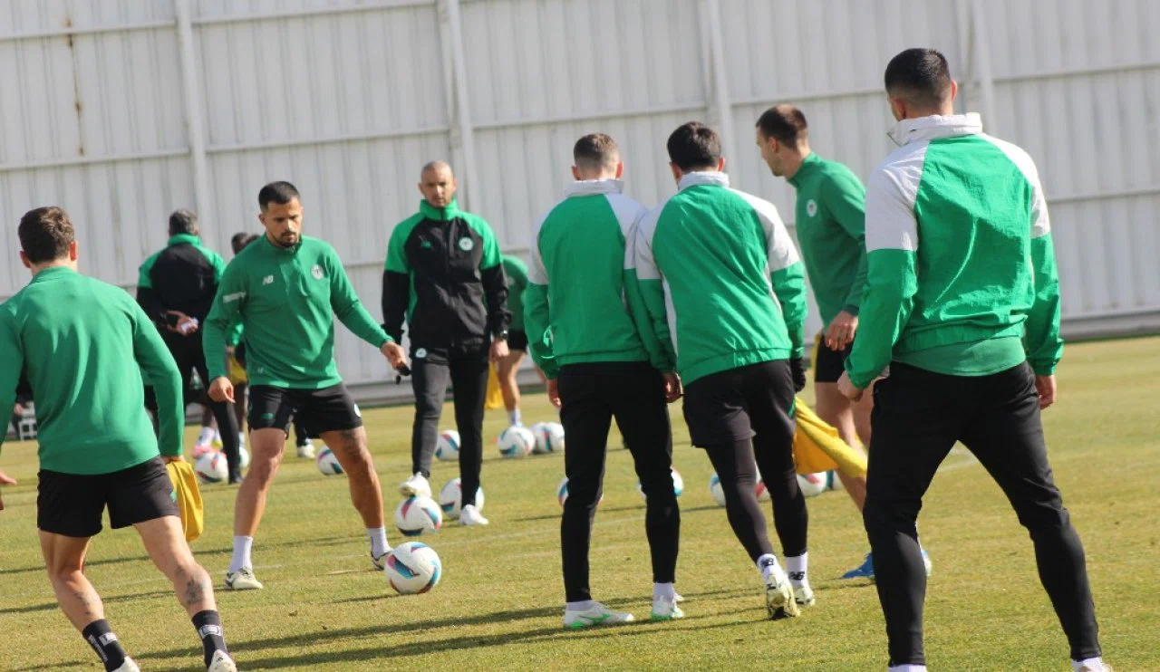 Konyaspor, Beşiktaş maçının mesaisine başladı