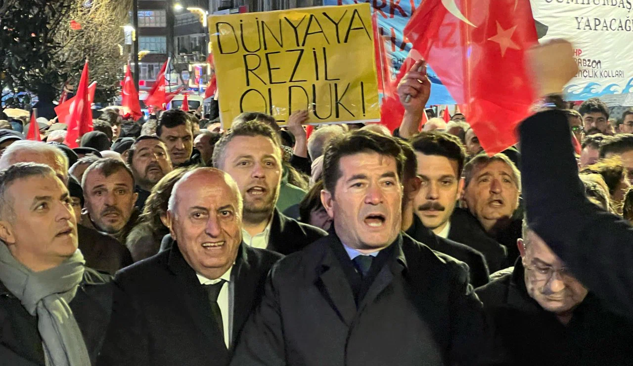 Ekrem İmamoğlu için yürüdüler: Belediye başkanları ve çok sayıda vatandaş katıldı