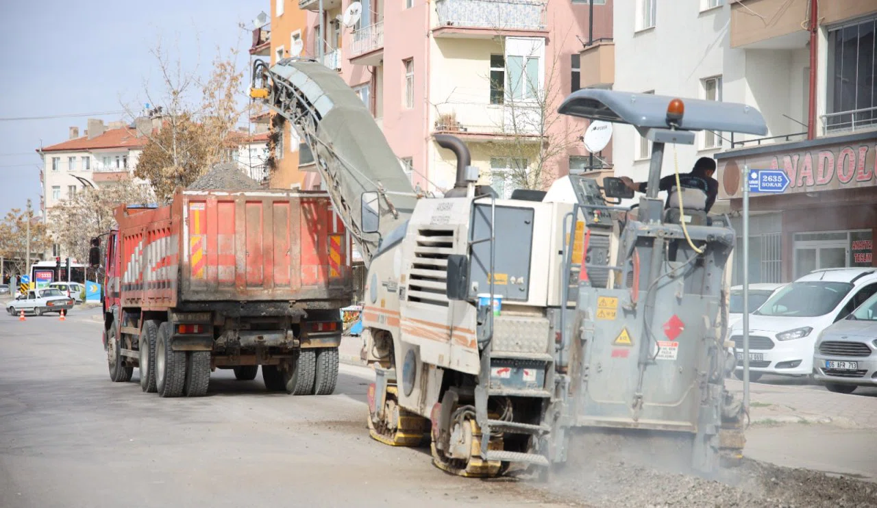 Çalışmalar başladı! Bir cadde daha baştan aşağı yenileniyor