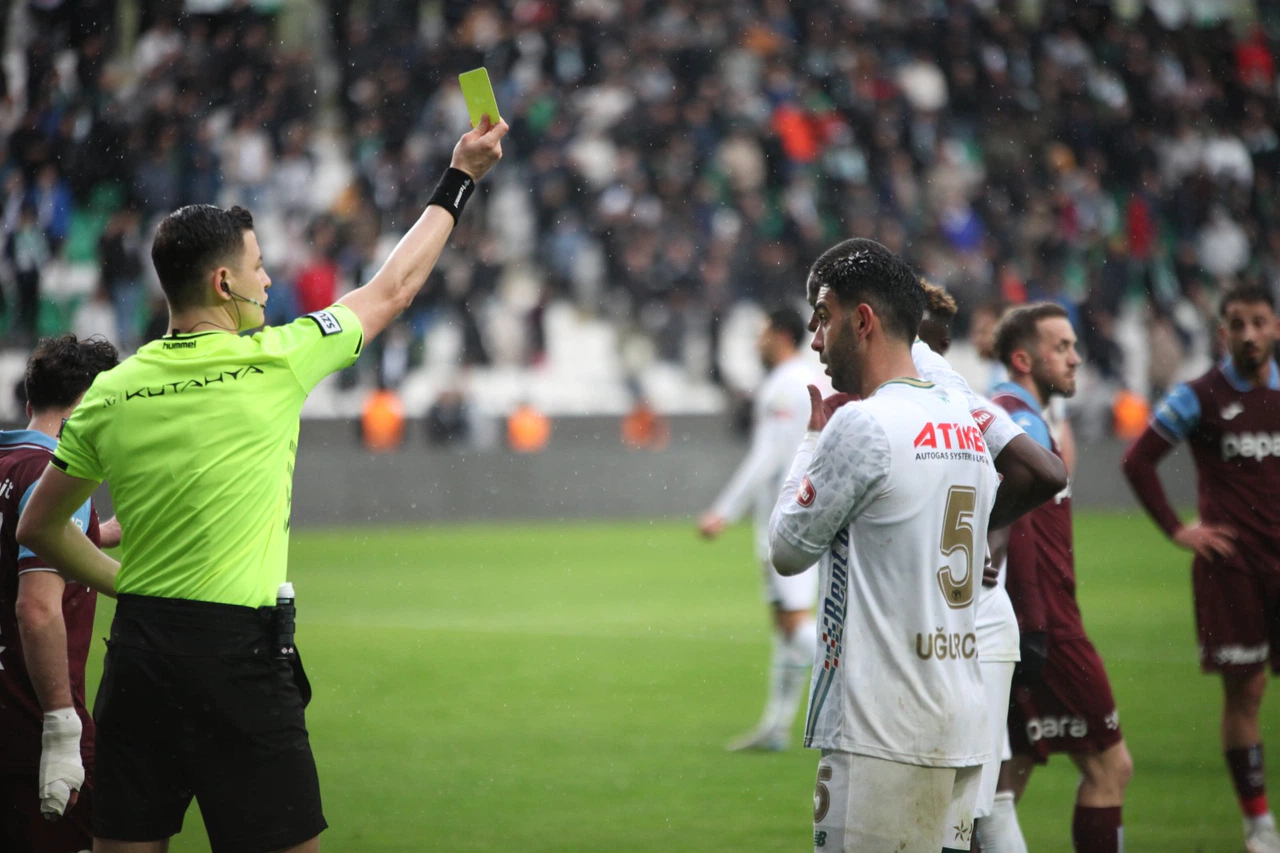 Konyaspor Süper Lig'in en hırçın takımlarından! Ligdeki kart raporunda önemli detaylar