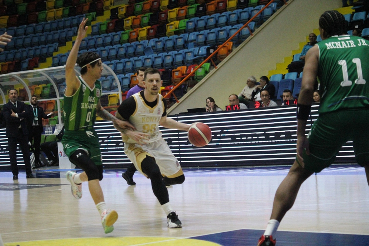 Konya BBSK'dan evinde resital! Seyircisiz maçta çok farklı galibiyet