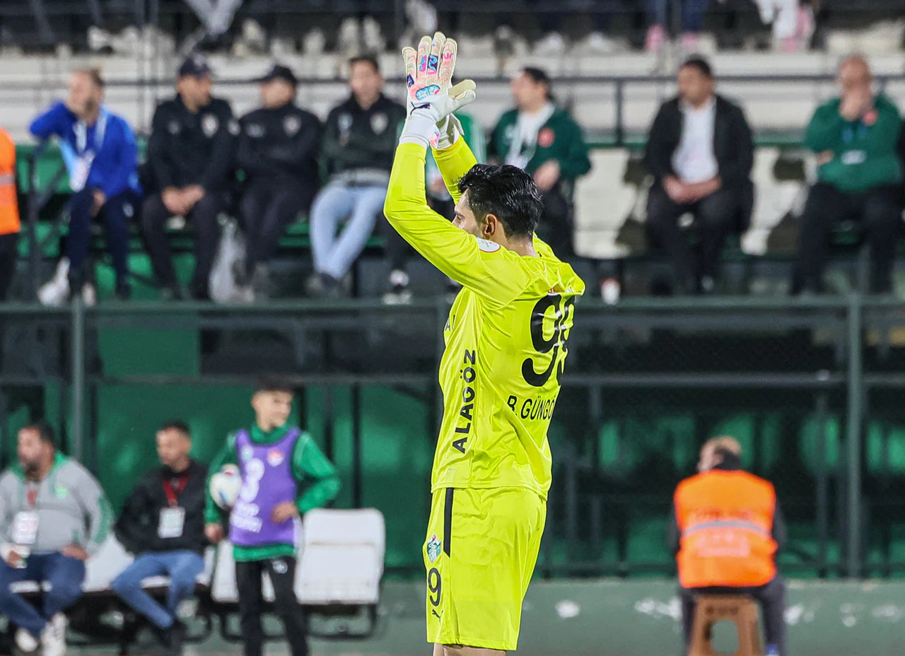 Konyaspor'un kiraladığı kaleci, 1.Lig'de performansı ile gündem oldu