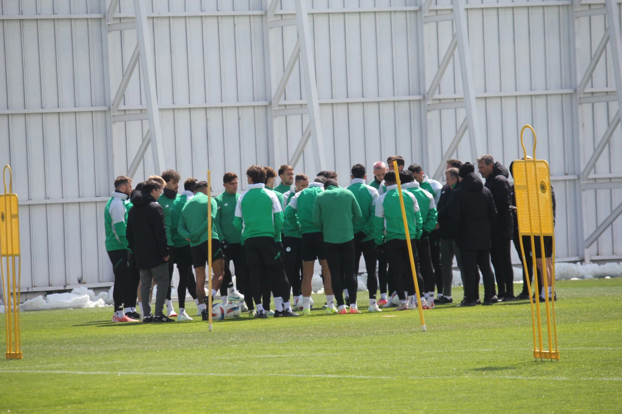 Konyaspor, Mersin seferine çıkıyor