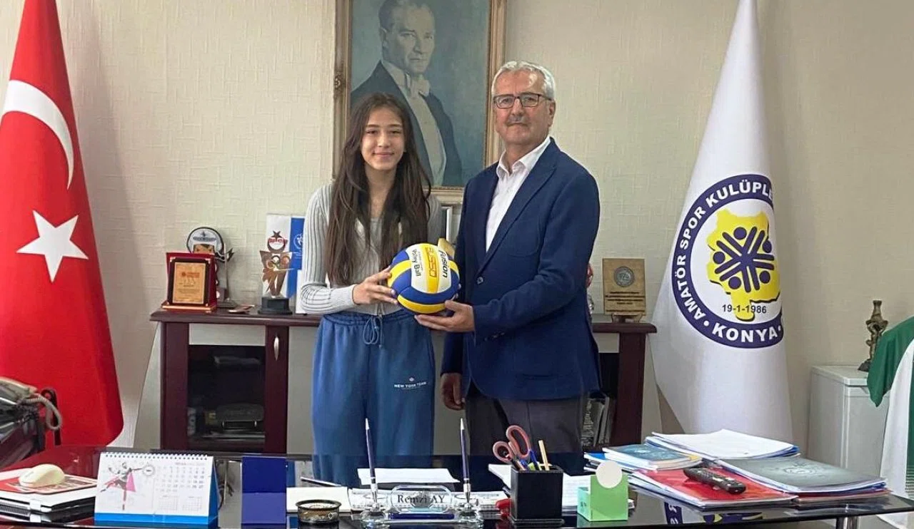 Başkan Ay koltuğunu devretti