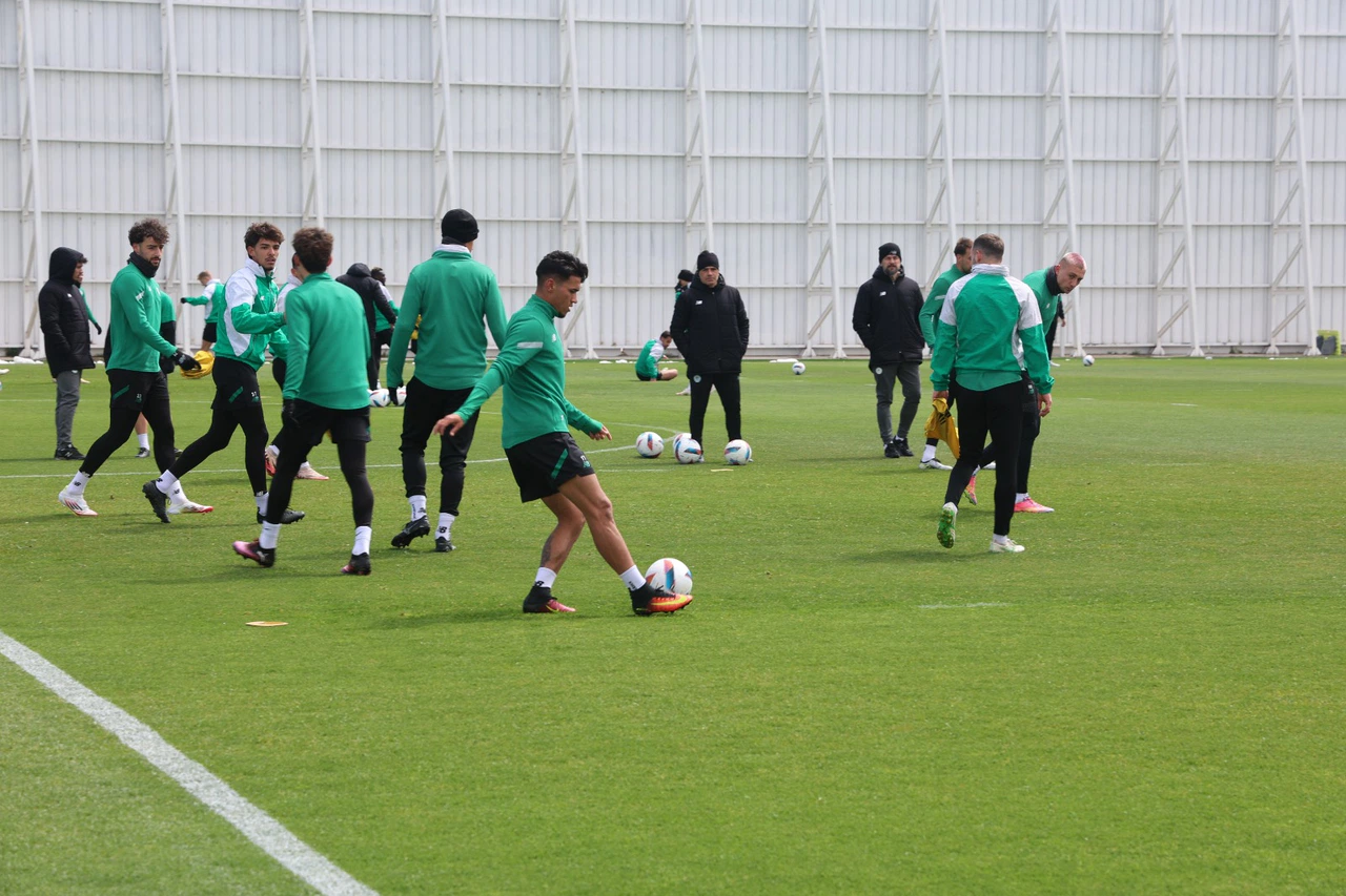 Konyaspor, Antalya yolculuğuna çıkıyor