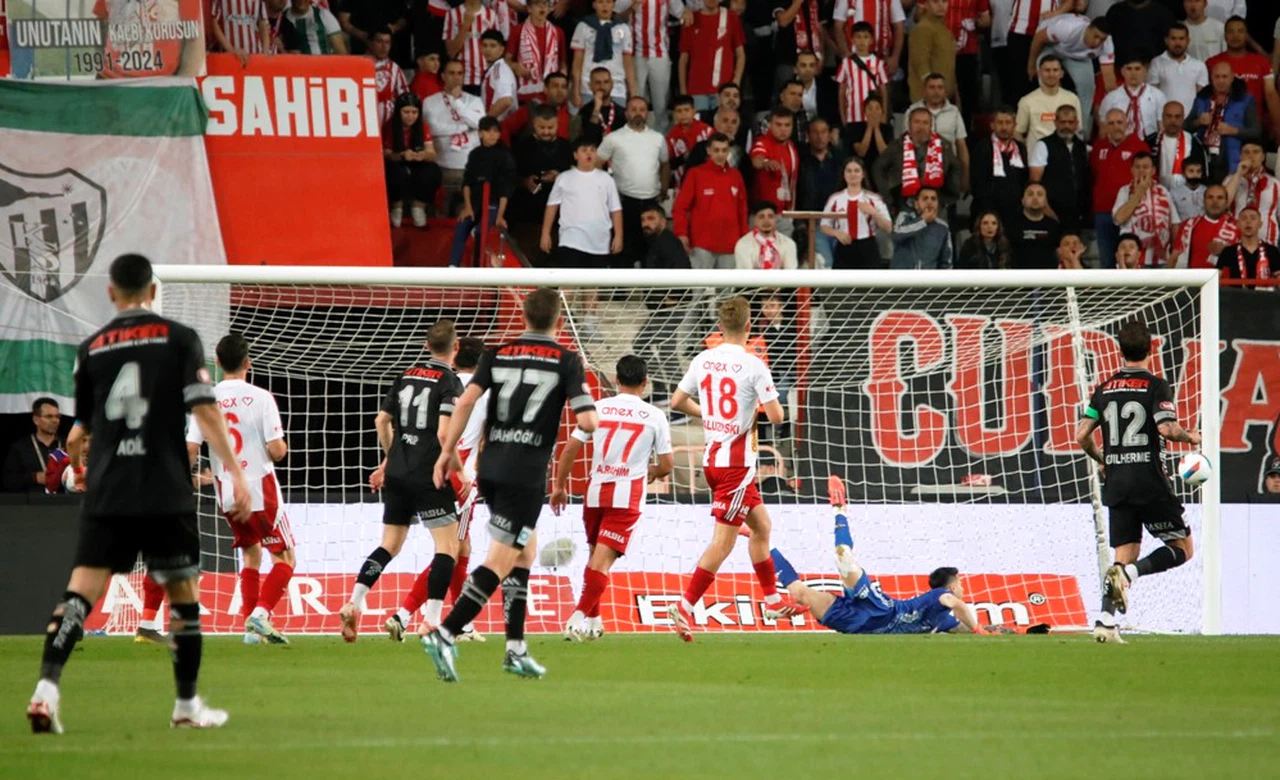 Konyaspor Antalya'da puan çıkaramadı! Atamayana attılar