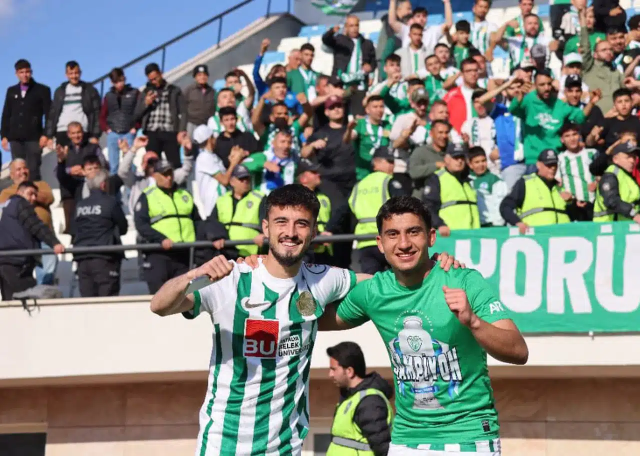 Konyasporlu oyuncu şampiyonluk sevinci yaşadı