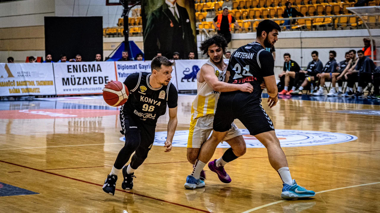 Konya BBSK, ilk maçı farklı kaybetti! Seride avantaj kaybettik