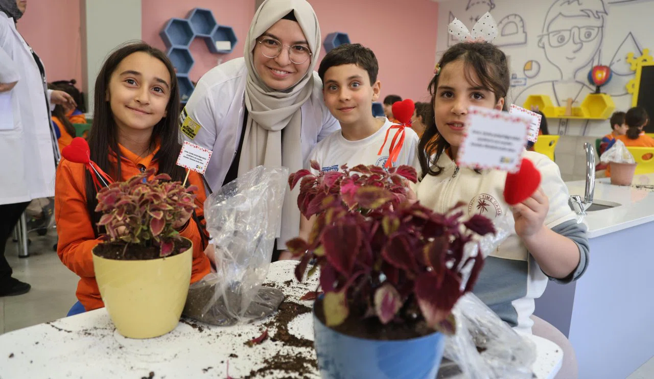 Tohumlar toprağa, sevgiler annelerin kalbine!
