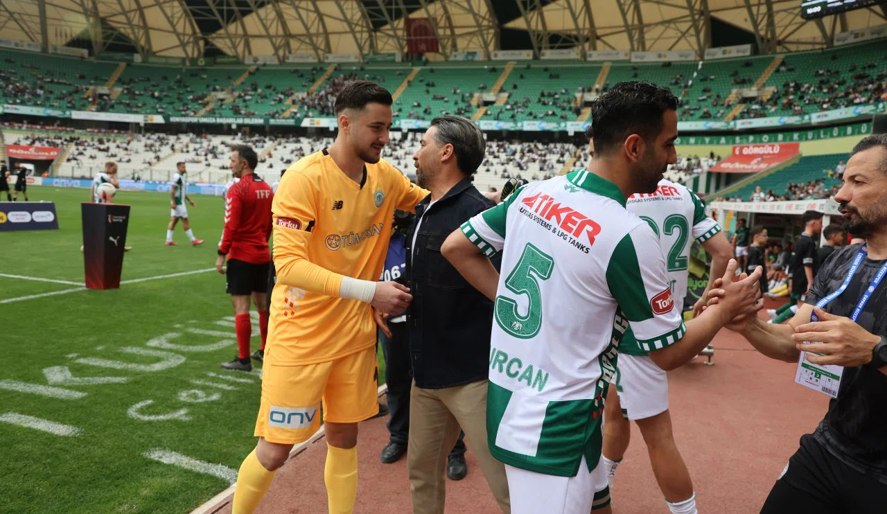 Konyasporlu oyuncular, İlhan Palut ile hasret giderdi