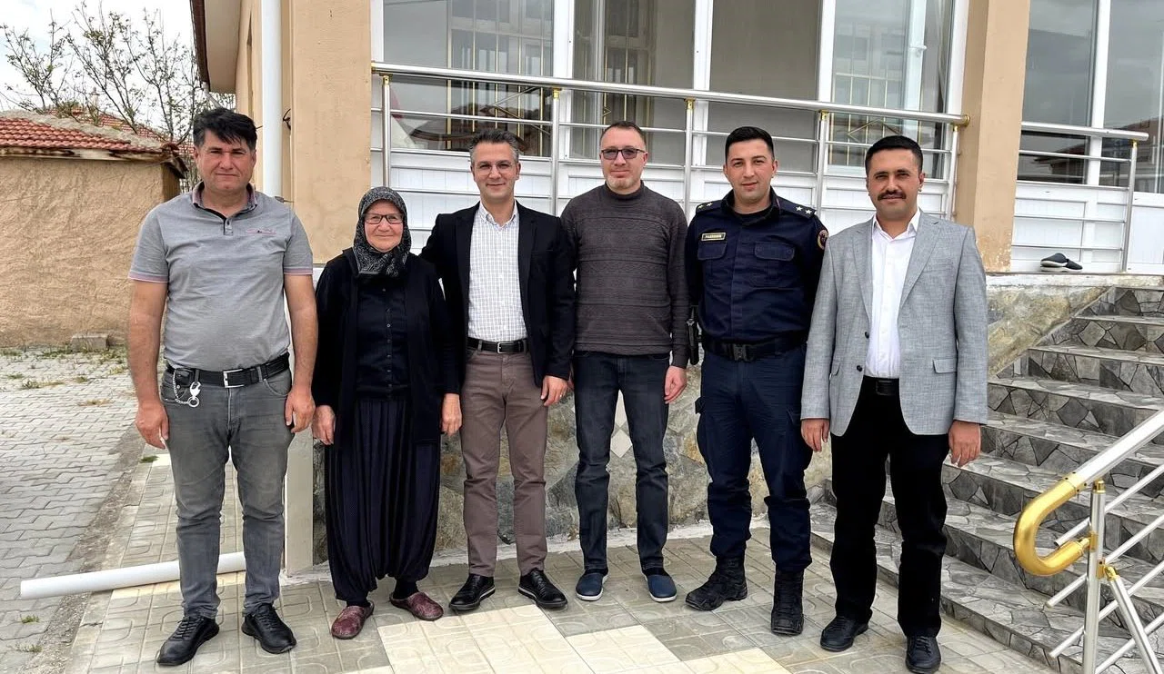 Evladını Vatan İçin Toprağa Veren Anneye Anneler Günü Ziyareti